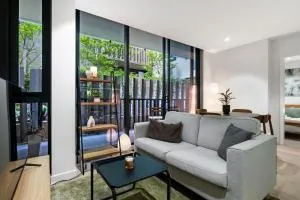 Stylish, Modern and Central Apt with Balcony and WiFi - Melbourne