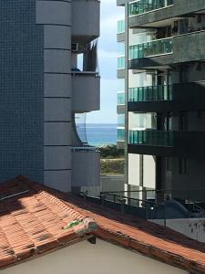 Apartamento incrível em Cabo Frio com localização privilegiada ao lado da praia do forte!