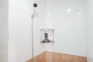 Modern Studio at Green Pramuka City Apartment By Travelio