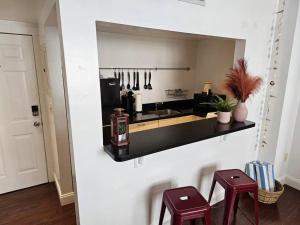 Great 1BedRoom RENOVATED 1 minute from the BEACH