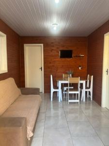 Chalé de 1 quarto, com estacionamento, a 5 min da praia!