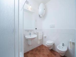 Two-room apartment in a complex img19