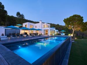 Villa in Ibiza with Infinity Pool & Views