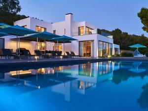 Villa in Ibiza with Infinity Pool & Views