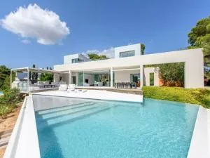 Stylish villa with infinity pool - Es Cubells