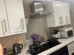Private Rooms with shared living room in Kent with Parking