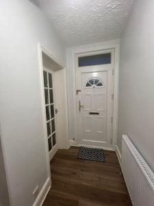 Private Rooms with shared living room in Kent with Parking