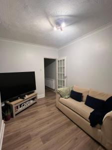 Private Rooms with shared living room in Kent with Parking