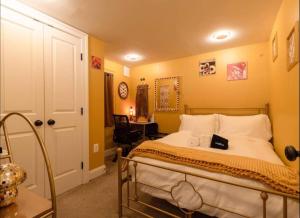 Bloomingdale Blues Speakeasy Free Parking