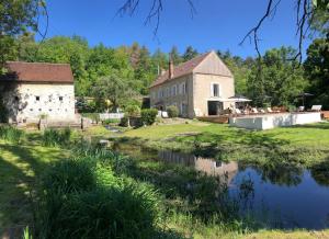 Moulin de la rochette, piscine, spa, tennis 8 chambres