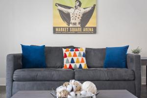 2 Downtown corner units with free parking