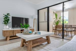 Coral Poolside - Resort Living by Cairns Esplanade