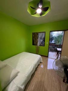 Kiarra Krisxia Lodge