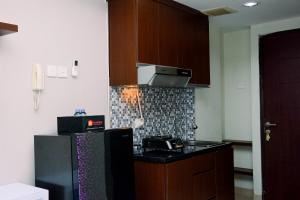 Modern and Comfy Studio at Grand Dhika City Apartment By Travelio