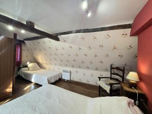 Maisons de vacances Maison a Hautefort avec clim, velos gratuits, animaux admis - FR-1-616-164 : photos des chambres