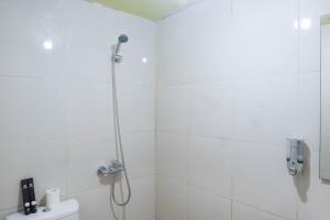 Restful Studio Apartment at Orchard Supermall Mansion By Travelio