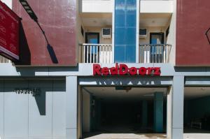 RedDoorz at Isabelita Hotel Tuguegarao City