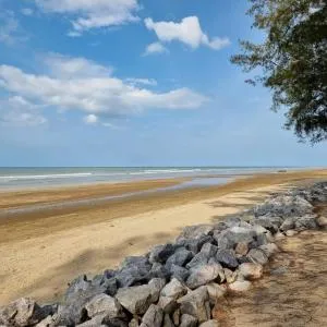 S & E Staycation, RoxyBeach Apartment, Sematan - Sambas