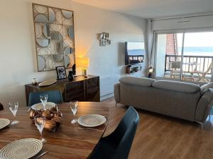 Appartement rénové 3 pièces, balcon vue mer, parking, internet, pour 4 pers. - FR-1-487-376