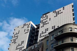 Chic & Cozy 2BR Stay on Iconic Chapel Street