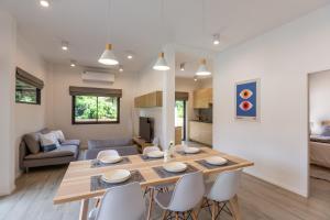 Hey Lanna - Chic 3-Bedroom Oasis with Pool!