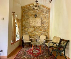 Villa Sevilla 3 Bedrooms BPPK Ciloto Puncak by Damaresa