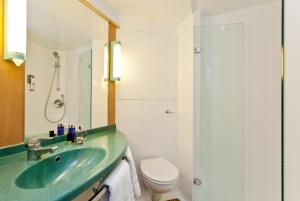 Hotels ibis Lourdes Centre Gare : photos des chambres