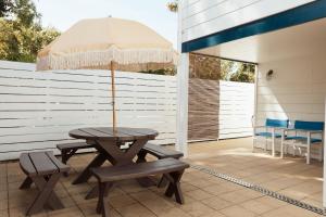 BAY PROPERTIES . The Sailors Bungalow