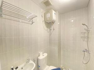 Cozy Studio No Kitchen The Lodge Paskal Apartment near 23 Paskal By Travelio