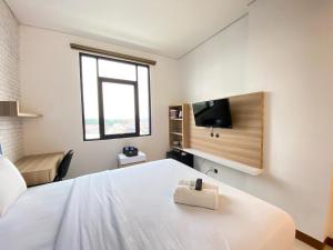 Cozy Studio No Kitchen The Lodge Paskal Apartment near 23 Paskal By Travelio