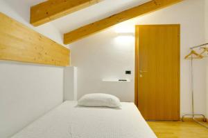 Single Room with Private Bathroom room in B&B al Palazzo Malfatti