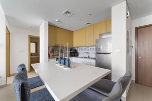 1BR Waterfront Apartment at 5242 Tower 2