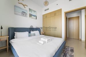 1BR Waterfront Apartment at 5242 Tower 2
