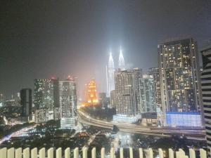 COL 108A Modern KLCC Balcony View & Infinity Pool
