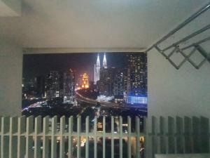 COL 108B Modern KLCC Balcony View & Infinity Pool