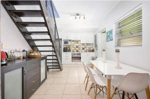 1 Bedroomed Serendipity Cottage West Beach, Cape Town