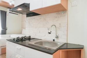 Modern Studio with City View Amethyst Apartment By Travelio