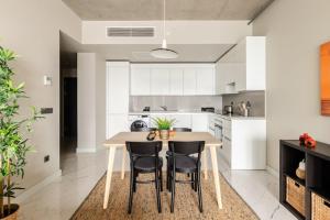 Beautiful Deluxe 1BD Condo PoolGymParking! #373