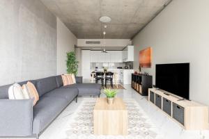 Beautiful Deluxe 1BD Condo PoolGymParking! #373