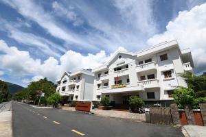 Con Dao Tan Son Nhat Hotel