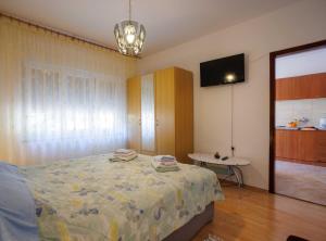 Beachfront Cozy Krk Apartment with Balcony