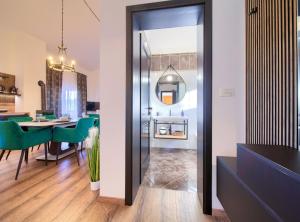 Elegant and Vibrant Apartment with Terrace and Sea View