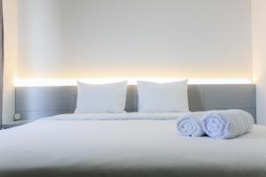 Homey and Comfort Studio at West Vista Apartment By Travelio