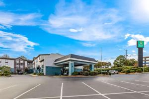 Quality Inn Marietta near Dobbins ARB - 2hvězdičkové hotely ve městě Marietta