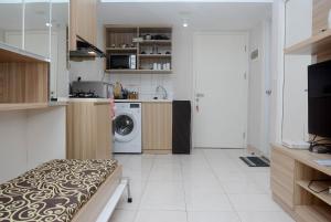 Modern 2BR Apartment Springlake Summarecon Bekasi By Travelio