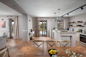 Rustic Villa Rubus & Sylbum with a pool