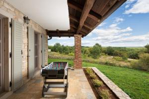 Rustic Villa Rubus & Sylbum with a pool