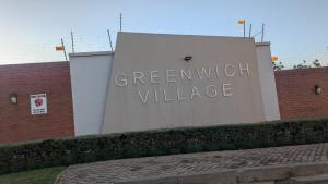 2-BR Apt, Pool access & Balcony, Paulshof