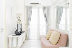 Fully Furnished with Comfortable Design 1BR Apartment Silkwood Residences By Travelio