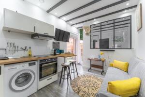 Le Petit Enclos - Appt climatisé parking privé - 3hvězdičkové hotely ve městě Vaulx-en-Velin